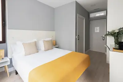 Cama o camas de una habitación en 8Rooms Madrid