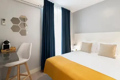 Cama o camas de una habitación en 8Rooms Madrid
