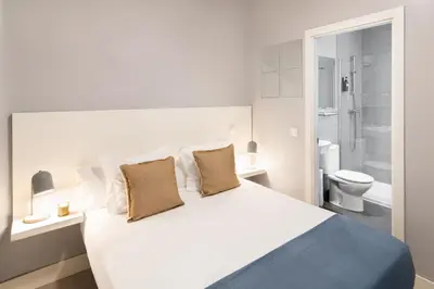 Cama o camas de una habitación en 8Rooms Madrid