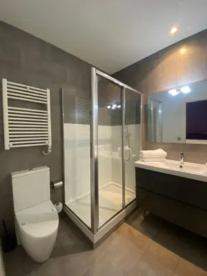 Un baño de CH Six Rooms