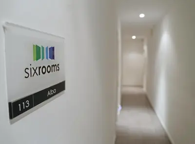 Certificado, premio, señal o documento que está expuesto en CH Six Rooms