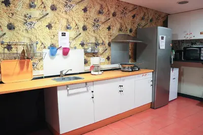 Una cocina o zona de cocina en Hostels Meetingpoint