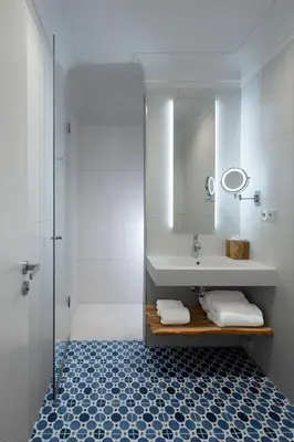 Un baño de Atocha Hotel Madrid, Tapestry Collection by Hilton