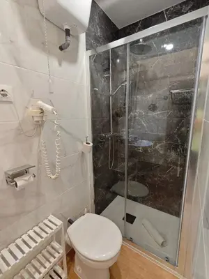 Un baño de Hostal Aliste
