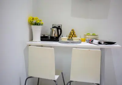 Utensilios para hacer té y café en Bloom Inn Madrid