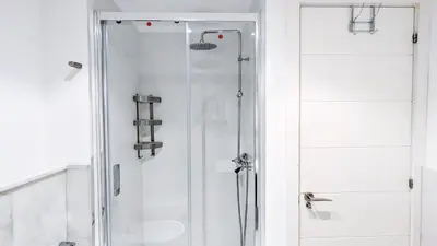 Un baño de DFLAT Escultor Madrid Apartments