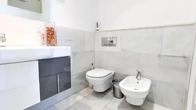 Un baño de DFLAT Escultor Madrid Apartments