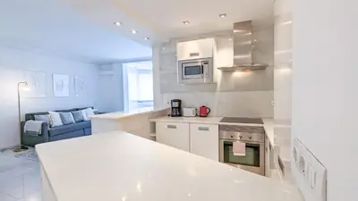 Una cocina o zona de cocina en DFLAT Escultor Madrid Apartments