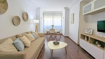 Una televisión o centro de entretenimiento en DFLAT Escultor Madrid Apartments