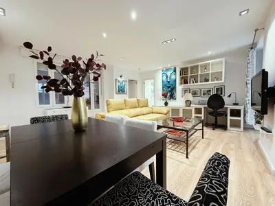 Una televisión o centro de entretenimiento en Apartamentos Sleep in Madrid