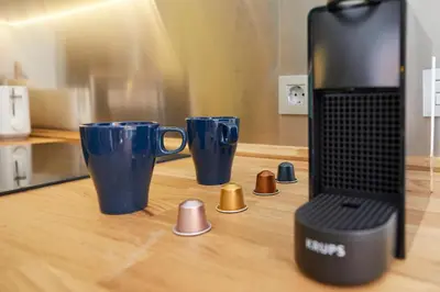 Utensilios para hacer té y café en LEEWAYS APARTMENT in FE