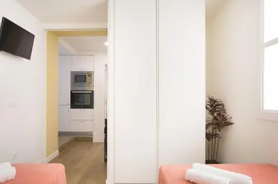Una televisión o centro de entretenimiento en Unique stylish - 2bd2bth - salamanca