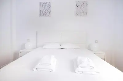 Cama o camas de una habitación en Bright and Wide apartment - Avenida de America