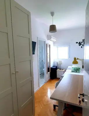 Una televisión o centro de entretenimiento en Real Beds Madrid