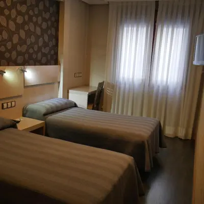 Cama o camas de una habitación en Hostal 4C Cuatro Caminos