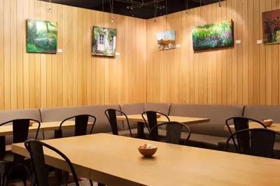 Un restaurante o sitio para comer en Artrip Hotel