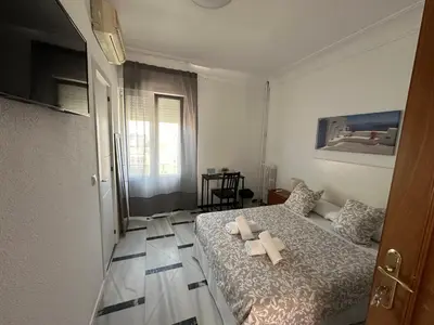 Una televisión o centro de entretenimiento en Hostal Arrate
