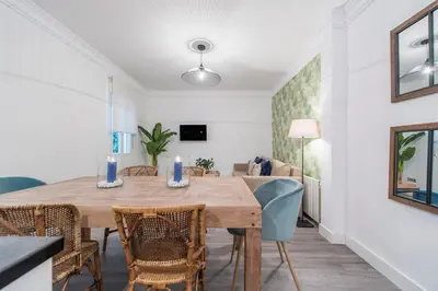 Una televisión o centro de entretenimiento en Zurbano Madrid - Apartamento Elegante y Confortable en el Centro