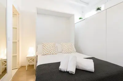Cama o camas de una habitación en Reina Sofía - Buhardilas con encanto, AC