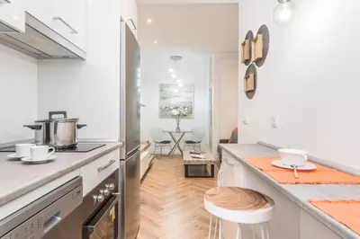Una cocina o zona de cocina en Waou Chamberi III - Alquiler Corta Duración