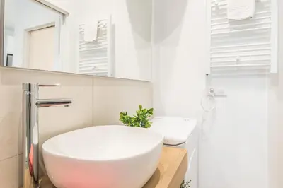 Un baño de Waou Chamberi III - Alquiler Corta Duración