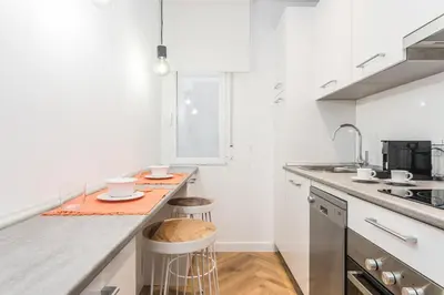 Una cocina o zona de cocina en Waou Chamberi III - Alquiler Corta Duración