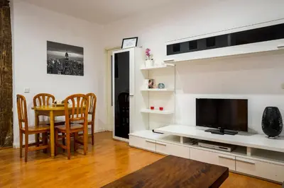 Una televisión o centro de entretenimiento en Colegiata