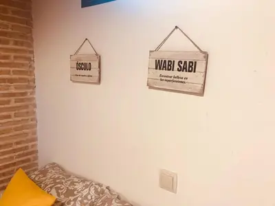 Certificado, premio, señal o documento que está expuesto en Gran Vía apartamentos de temporada