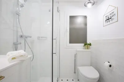 Un baño de Moderno y reformado apartamento al lado del Museo