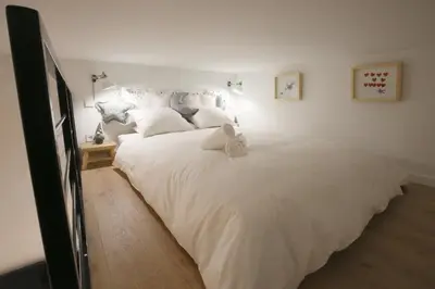Cama o camas de una habitación en Moderno y reformado apartamento al lado del Museo