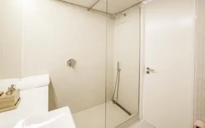 Un baño de Edmond Vibes Barrio de Salamanca
