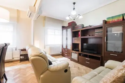 Una televisión o centro de entretenimiento en Home & Private Terrace WIFI + AIRCON