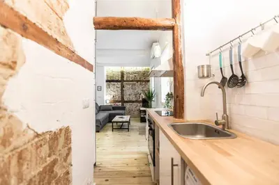 Una cocina o zona de cocina en INTIMATE AND ARTISTIC FLAT WIFI PUERTA DEL SOL