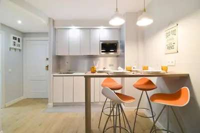 Una cocina o zona de cocina en Apartment in Cava Baja Centre Madrid by Batuecas