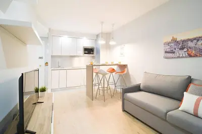 Una cocina o zona de cocina en Apartment in Cava Baja Centre Madrid by Batuecas
