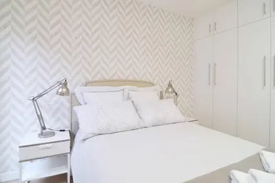 Cama o camas de una habitación en Apartment in Cava Baja Centre Madrid by Batuecas
