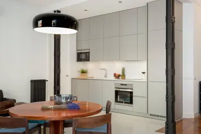 Una cocina o zona de cocina en Luxury Silver Apartment just steps from Gran Vía by Batuecas
