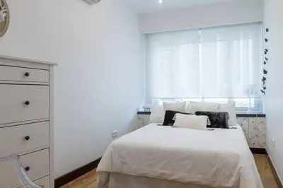 Cama o camas de una habitación en Beautiful 2 bedroom apartment Tirso de Molina By Batuecas