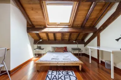 Cama o camas de una habitación en Rustic 5 Bedroom Atic, La Latina (Centre Madrid)
