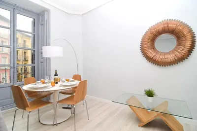 Plano de Bright Apartment in La Latina by Batuecas