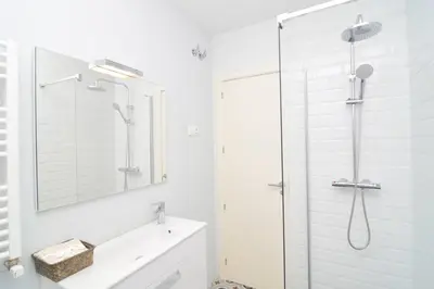Un baño de Bright Apartment in La Latina by Batuecas