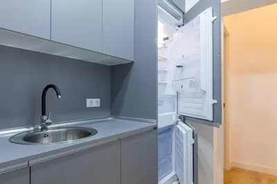 Una cocina o zona de cocina en Marvelous Apartment of 3 Bedrooms near La Latina by Batuecas