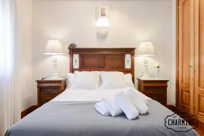 Cama o camas de una habitación en Argüelles - Apartamento acogedor para 4, AC