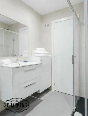 Un baño de Mercado de San Miguel - Apartamento de 1 dormitorio