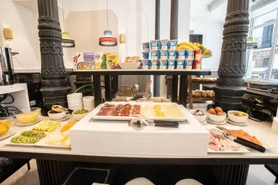 Comida en o cerca de este hotel