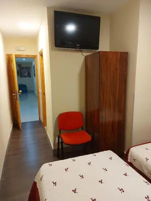 Una televisión o centro de entretenimiento en Hostal Moncloa