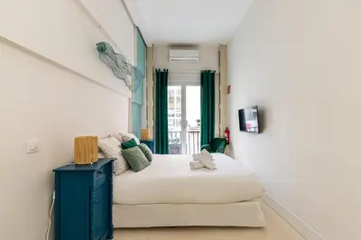 Cama o camas de una habitación en Waou Gran Via III - Alquiler Corta Duración