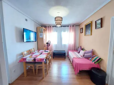 Una televisión o centro de entretenimiento en HomeStay Olivos