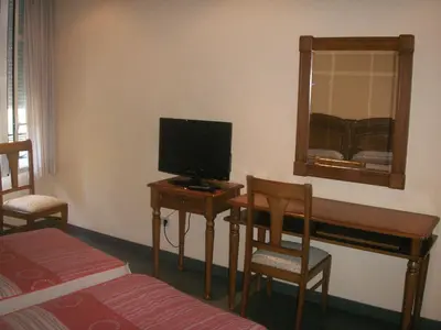 Una televisión o centro de entretenimiento en Hostal La Nava