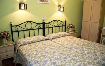 Cama o camas de una habitación en Hostal Los Alpes